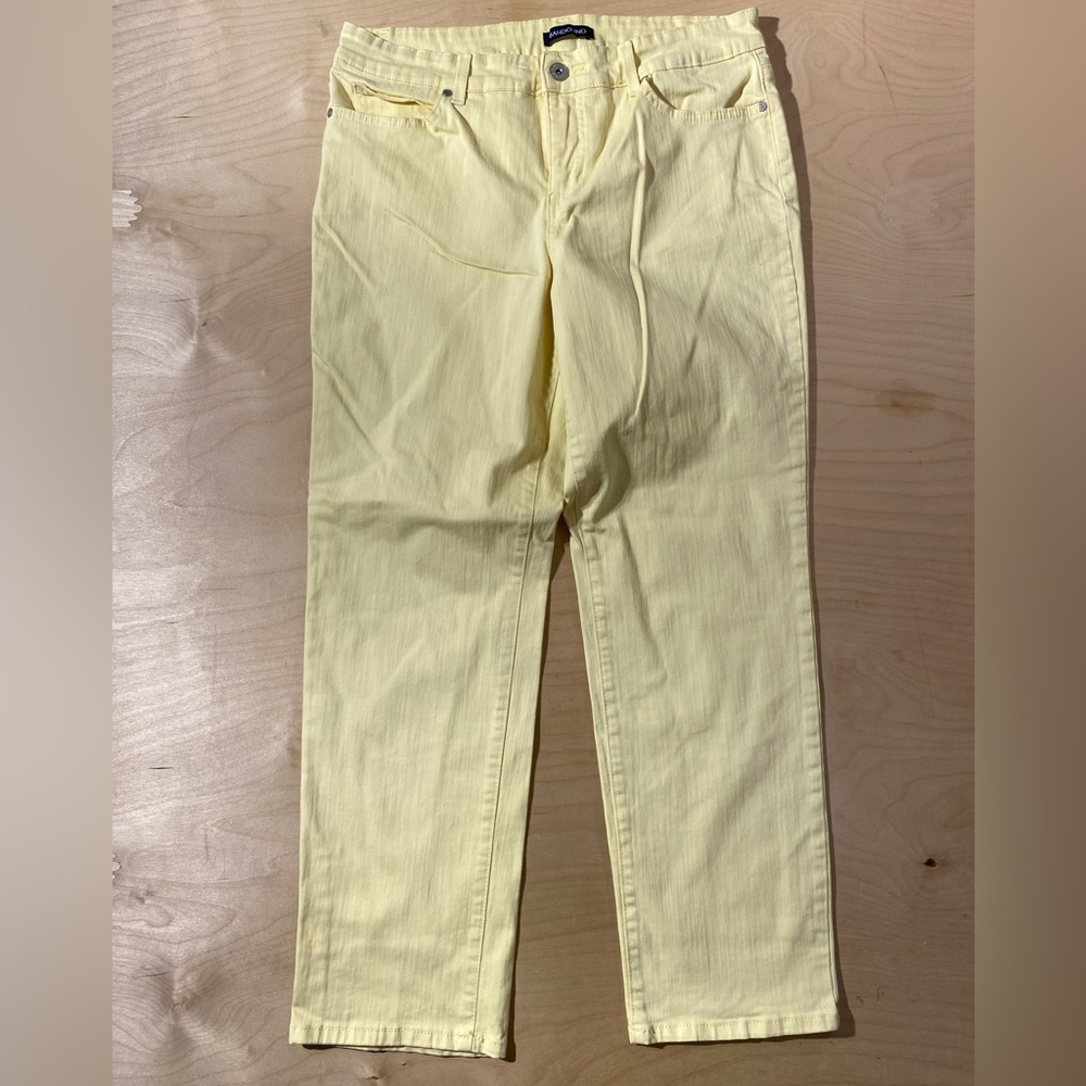 Bandolino Light Yellow Jeans Mandie 12S (QJ)